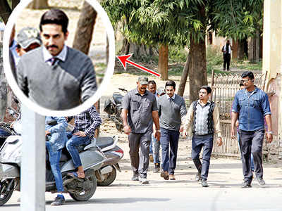 Ayushmann shooting in old Lucknow