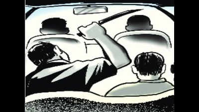 Delhi: Miscreants stab cab driver, flee with car