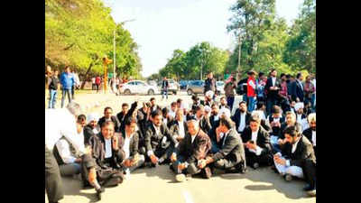 Challaned, advocates block road in Chandigarh