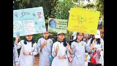 1,000 school children rally against tree-felling at KBR