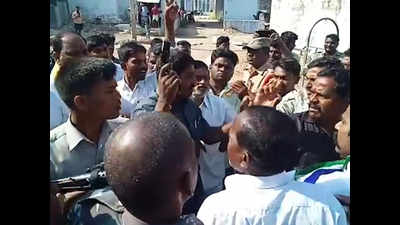 On cam: TDP candidate Tikka Reddy injured in poll-violence while encountering YSRCP supporters