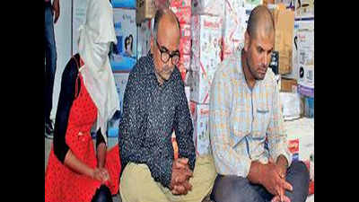 Vadodara: Family of three nabbed for cheating traders posing as cops