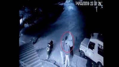 Delhi cops thrash shopkeeper in Sarita Vihar, video goes viral