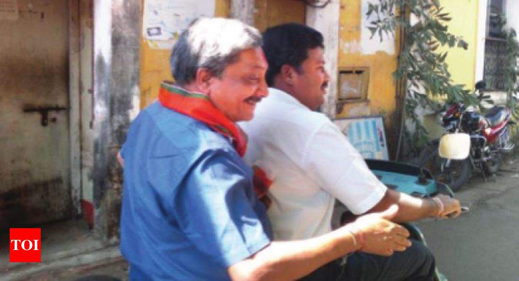 Parrikar The 'aam Aadmi': Half-sleeved Shirt, Sandals & Scooter Rides ...