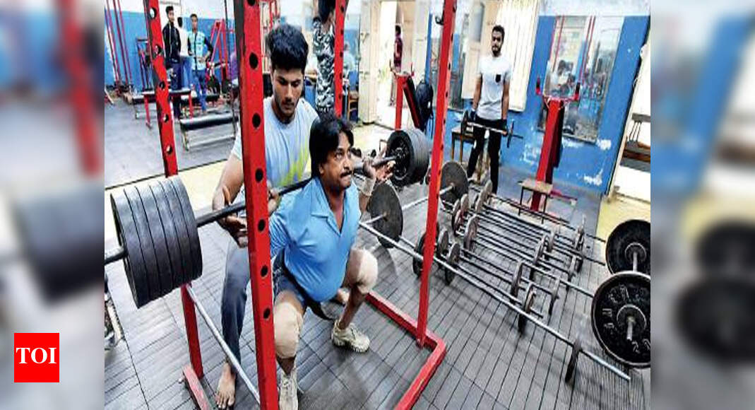 In oldschool gyms, bodyshaping still banks on metal, unconventional