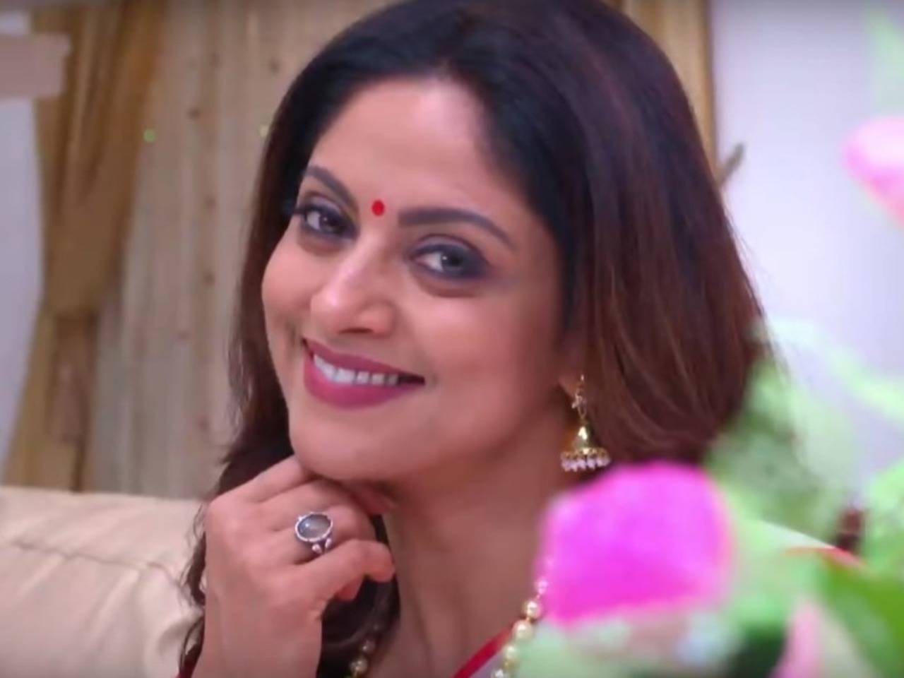 Actress Nadhiya to make her TV comeback with Roja picture