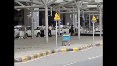 Cabs can stay for free at IGI for first 10 minutes