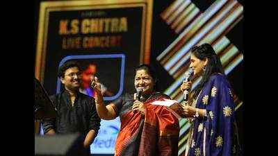 City sways to Chithra’s melodies