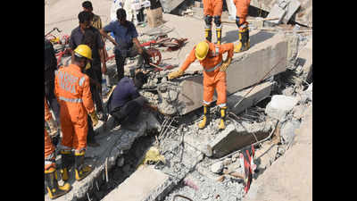 Collapsed building: As toll reaches 7, at least 20 still trapped under the rubble