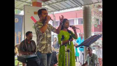 Singers Manikandan, Dhanesh, Riya and Jyothi perform at 'Art and Medicine'