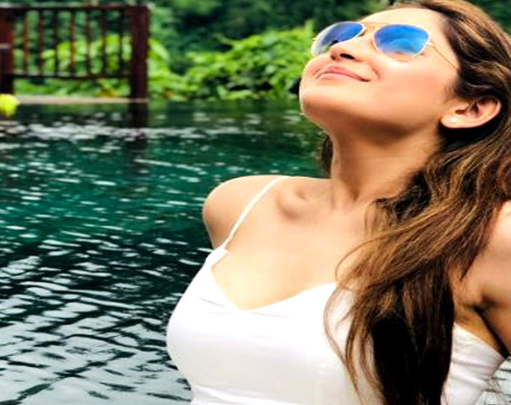 
'Shivaay' actor Sayyeshaa Saigal shares honeymoon pics, looks gorgeous in her jaw-dropping outfit
