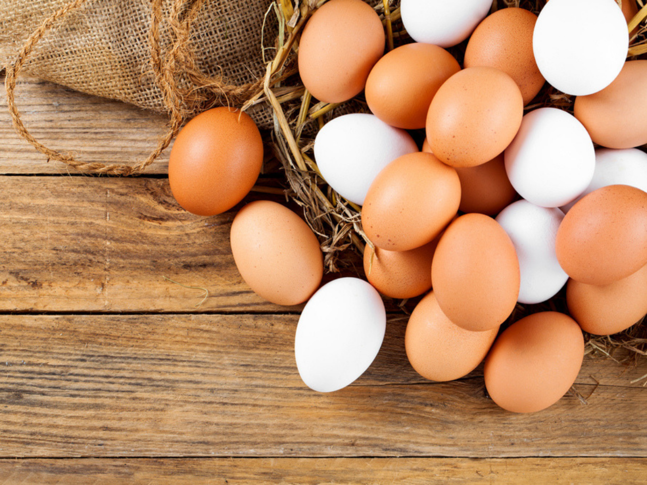 Tray of red eggs with 18 eggs png, all in tray