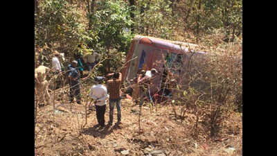Palghar: 5 dead, 42 injured as bus falls into gorge in Mokhad