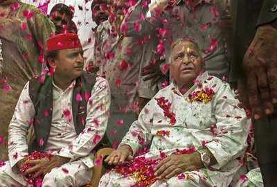 Akhilesh to contest polls from Azamgarh, Azam gets Rampur