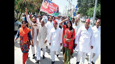 SP-BSP workers in Azamgarh hail SP chief’s nomination