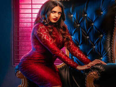 Teriya Mohabbatan: Himanshi Khurana's latest song is packed with swag