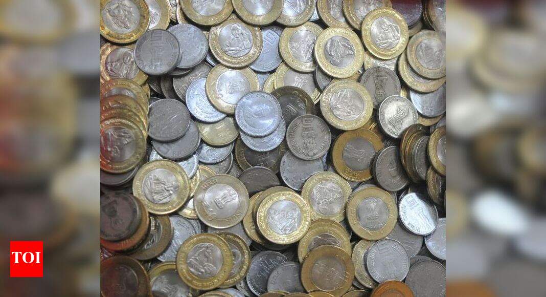 Andhra Pradesh assembly elections Independent candidate deposits Rs 10,000 in coins as security