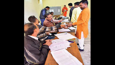 Congress raises issue of displaced voters in Vadodara
