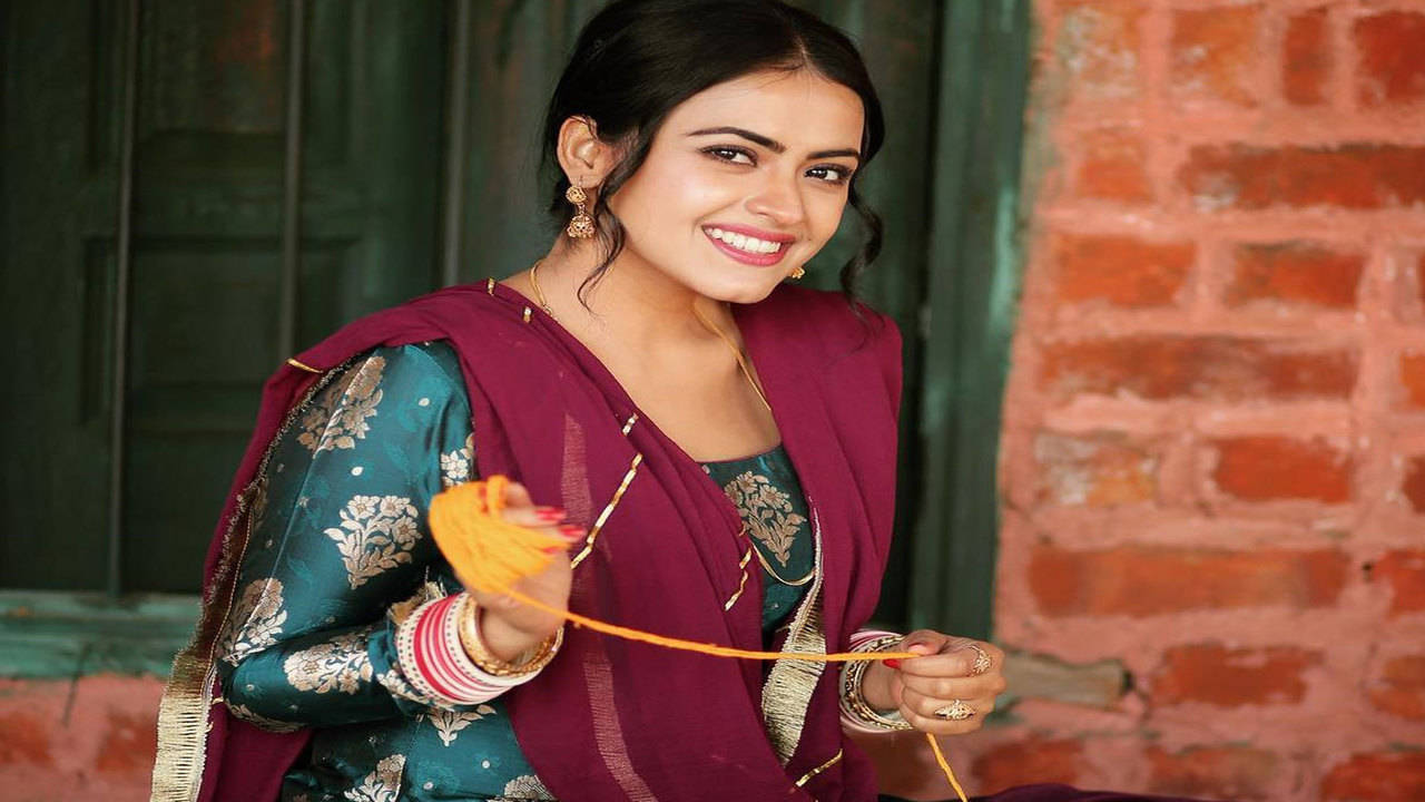 Did you know Simi Chahal got her first Pollywood break through a 10 second  Instagram video? | Punjabi Movie News - Times of India