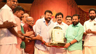 Actor Jayaram honoured at Karikkakom Chamundi Temple