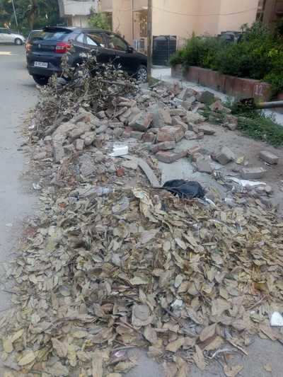 Debris left by SDMC in Sarita Vihar