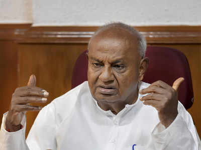 Deve Gowda breathes easy as Congress rebel candidate pulls out of contest