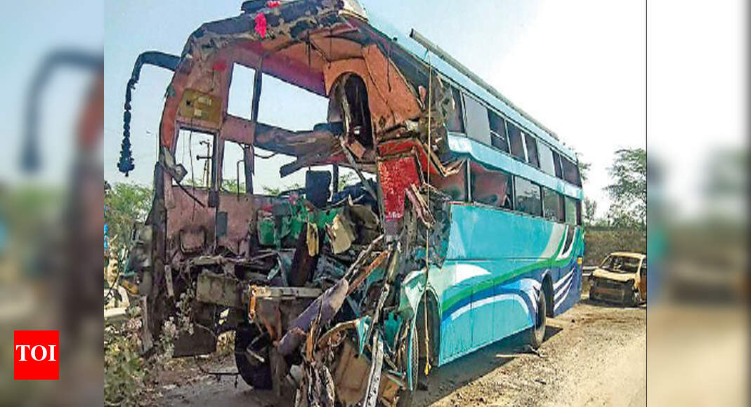 Eight killed as sleeper bus rams into truck on Yamuna Expressway ...