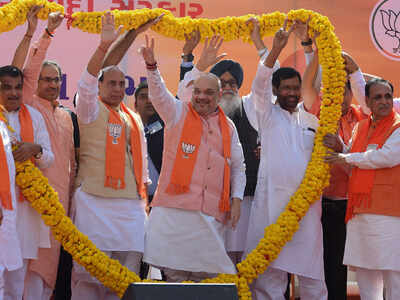 Uddhav Thackeray, Parkash Singh Badal, Ram Vilas Paswan join Amit Shah's Gandhinagar roadshow