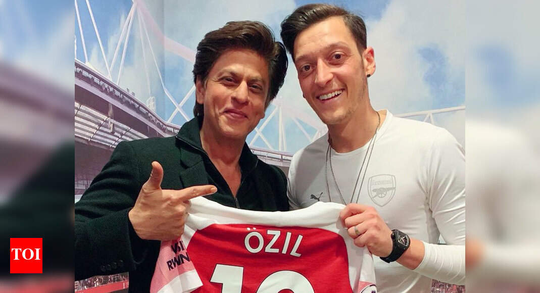 Photo Shah Rukh Khan thanks Arsenal player Mesut Ozil for his love and
