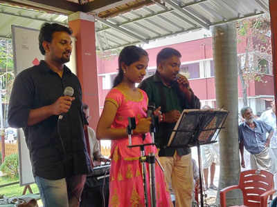 Singers Vaishnavi P, Rajesh and Aneesh perform at the 'Arts and Medicine' show