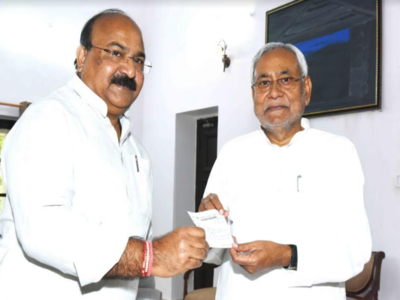 Nitish Kumar's JD(U) changes its candidate from Sitamarhi Pintu is new candidate