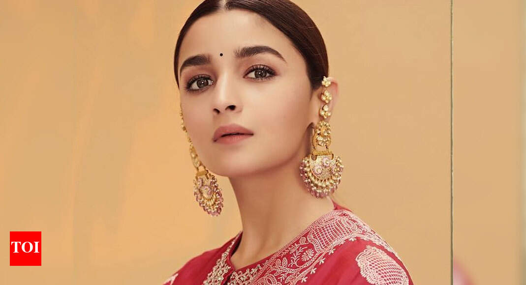 alia bhatt red suit