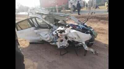 3 of family die as BMW rams head-on into truck | Bhopal News - Times of ...