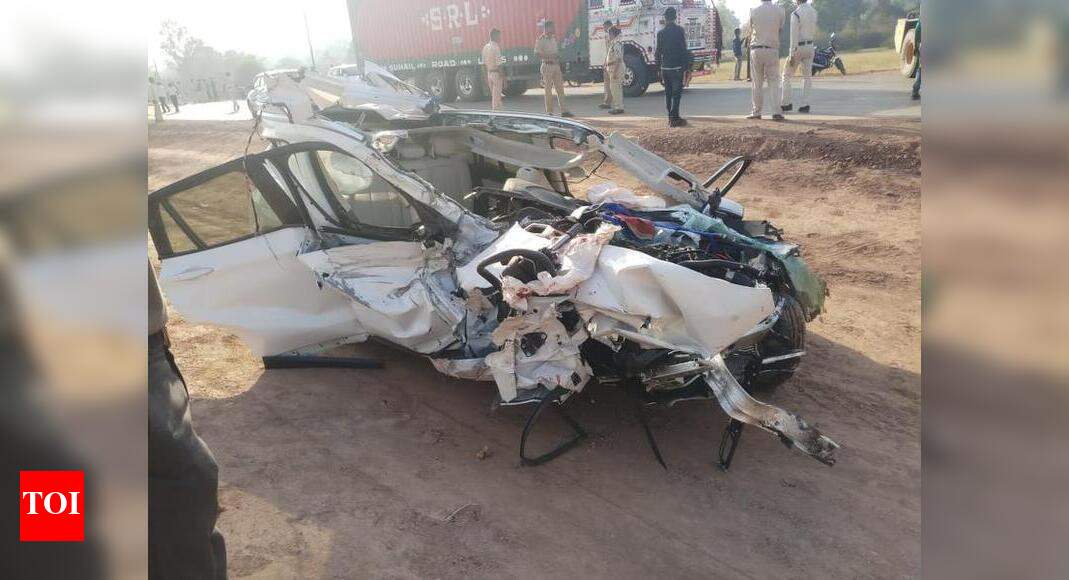 3 of family die as BMW rams head-on into truck | Bhopal News - Times of ...