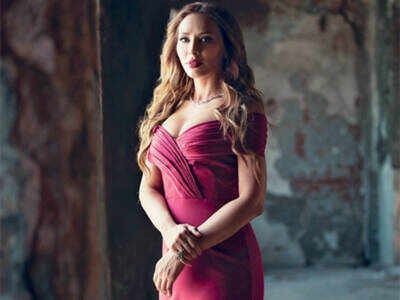 Iulia Vantur's acting debut back on track with new title, new look, new producers