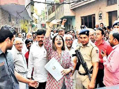 Three S Crowd Find Bjp Workers Canvassing Chandigarh Times Of India