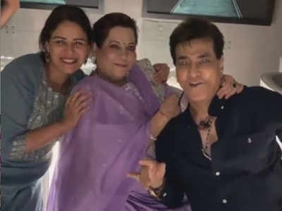 Watch: Mona Singh grooves with BFF Ekta Kapoor's dad Jeetendra at his pre-birthday bash