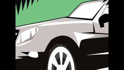 Rs 6 lakh seized from two cars in Noida