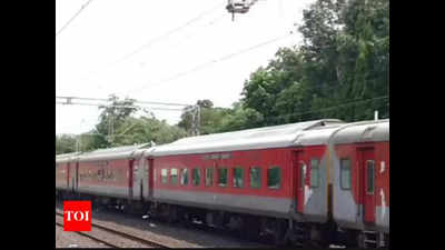 20 passengers of Delhi-Bhubaneshwar Rajdhani Express fall ill after eating meals