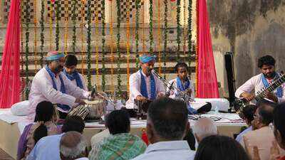 Jaipurites enjoy a morning of Shekhawati music at a temple