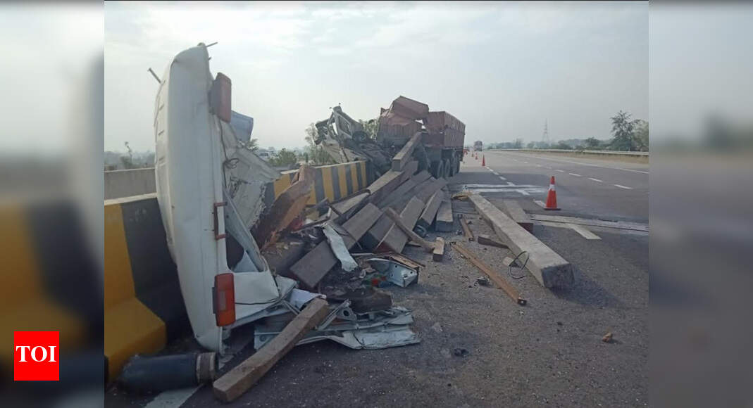 Two killed in road accident on Yamuna expressway Agra News Times of