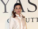 Bollywood divas glam-up the 20 years celebration of Sabyasachi Mukherjee in fashion industry