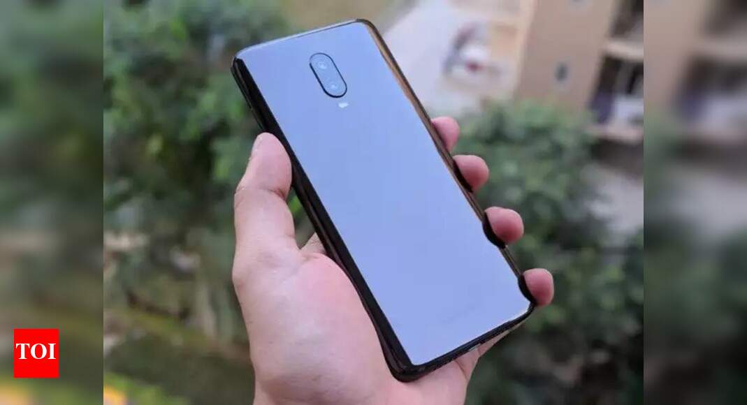 should i buy iphone xr or oneplus 6t