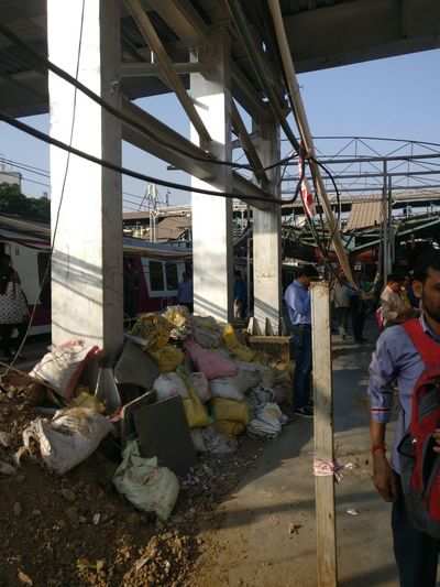 Open wires at mulund station