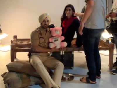 'Arjun Patiala': This BTS video of Kriti Sanon and Diljit Dosanjh will leave you in splits