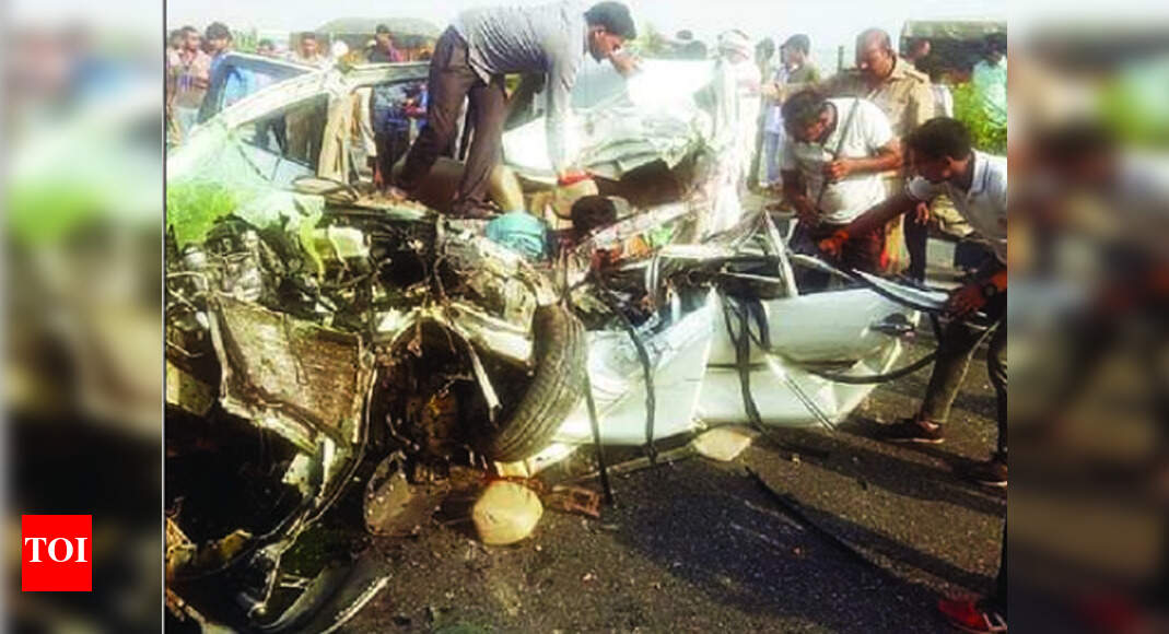 8 killed as speeding car rams into truck on AgraLucknow expressway