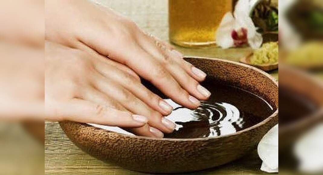 What Is Hot Oil Manicure And Its Benefits what-is-hot-oil-manicure-and-its-benefits