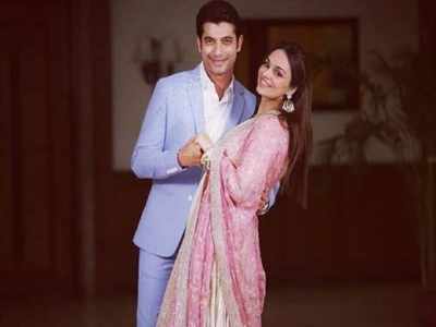 Sharad Malhotra and fiancée Ripci Bhatia look perfect together in this picture from their 'roka' ceremony