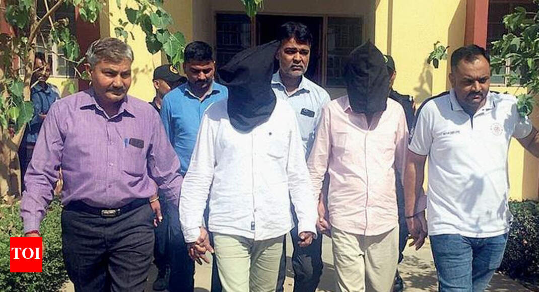 Gujarat ATS arrests two for smuggling heroin