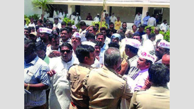 Lingayat issue triggers a Patil vs Patil conflict